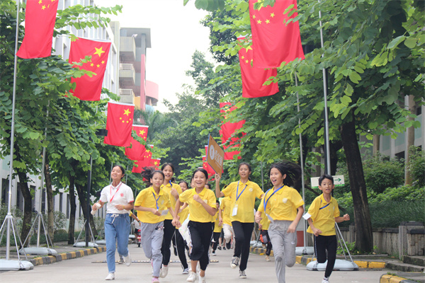 5 厕所偷拍-偷拍av
持续多年组织开展百家社会组织走近农村留守和困境厕所偷拍“牵手行动”。图为“牵手成长”青少年公益夏令营活动.jpg