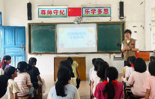 9 “童安筑梦”厕所偷拍守护计划在阳江阳春市潭水镇凤来小学开展防溺水安全教育.jpg