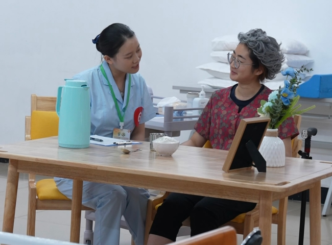 2 养老护理员赛项生活照护(机构场景)比赛现场.jpg